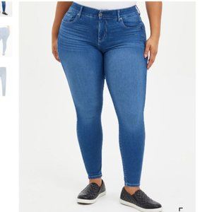 Torrid Bombshell Stretch skinny Jean 18 TALL BNWT